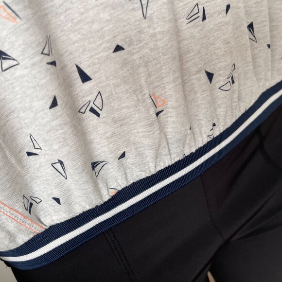 Very nice viscose top with a small pattern and elastic at the bottom - Picture 5 of 8